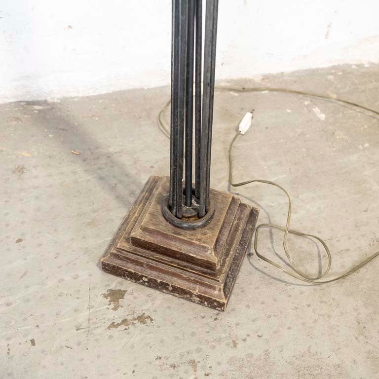 Lámpara de pie en hierro y madera, detalles en el metal y lustre - imagen 2