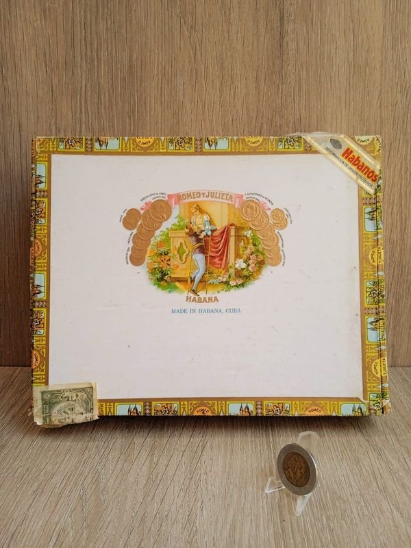 Caja de Habanos en Madera Romeo y Julieta - Ideal para Guardar Objetos - imagen 1