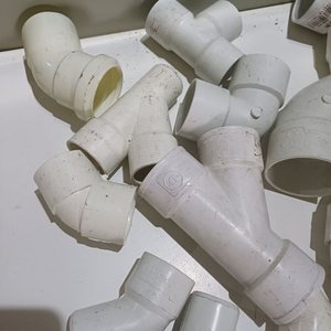 Lote de Conexiones Sanitarias de PVC: Codos, Tes, Ramales y Más - imagen 7