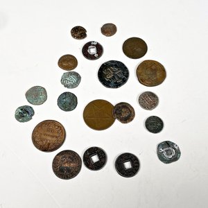 Lote de 20 Monedas Antiguas: Romanas, Japonesas y Europeas - imagen 2