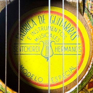 Guitarra Criolla Sentchordi Hermanos de 6 cuerdas con funda de cuero - imagen 2