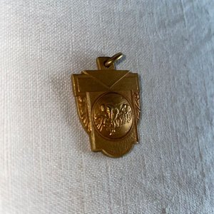 Medalla Conmemoración Municipal de Turismo Colonia 5 de Marzo de 1950 - imagen 4