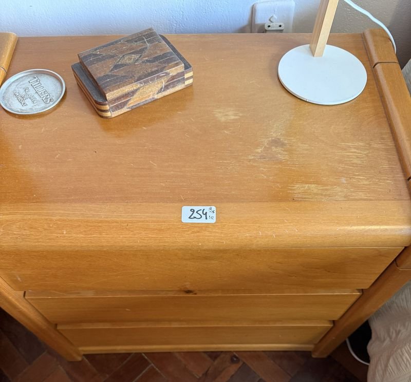 Par de Mesitas de Luz de Madera con Cajones
