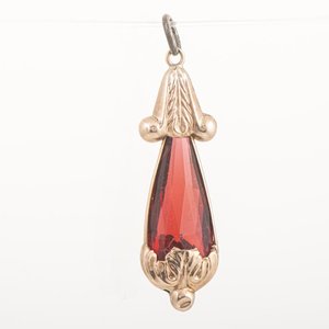Lote siguiente: Colgante de Oro con Piedra Roja y Aro Metálico