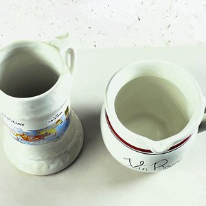 Jarra Cervecera Estilo Vintage y Jarra Blanca "Vin Rouge" - imagen 2