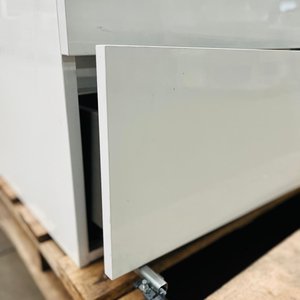 Lote de 2 Muebles de Baño Blancos con Bacha de Vidrio y Detalles - imagen 2