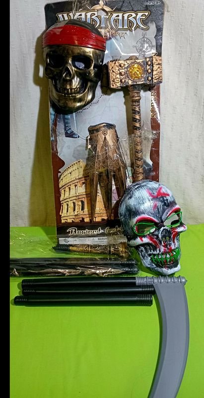 Máscaras y Hacha de Halloween