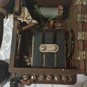 Teléfono Antiguo de Magneto Alemán de Madera - imagen 2