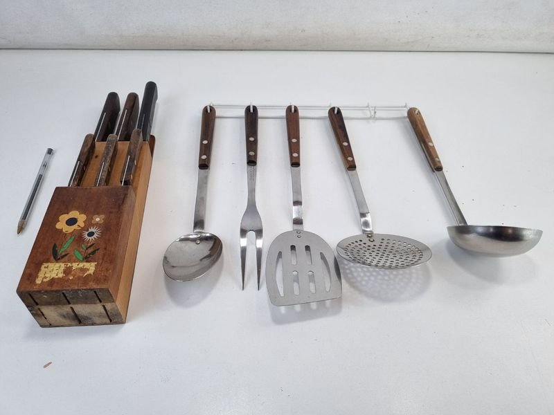 Lote siguiente: Utensilios de Cocina y Bebidas