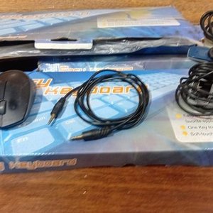 Lote de Informática: Teclados, Webcam, Mouse y Cables - imagen 3