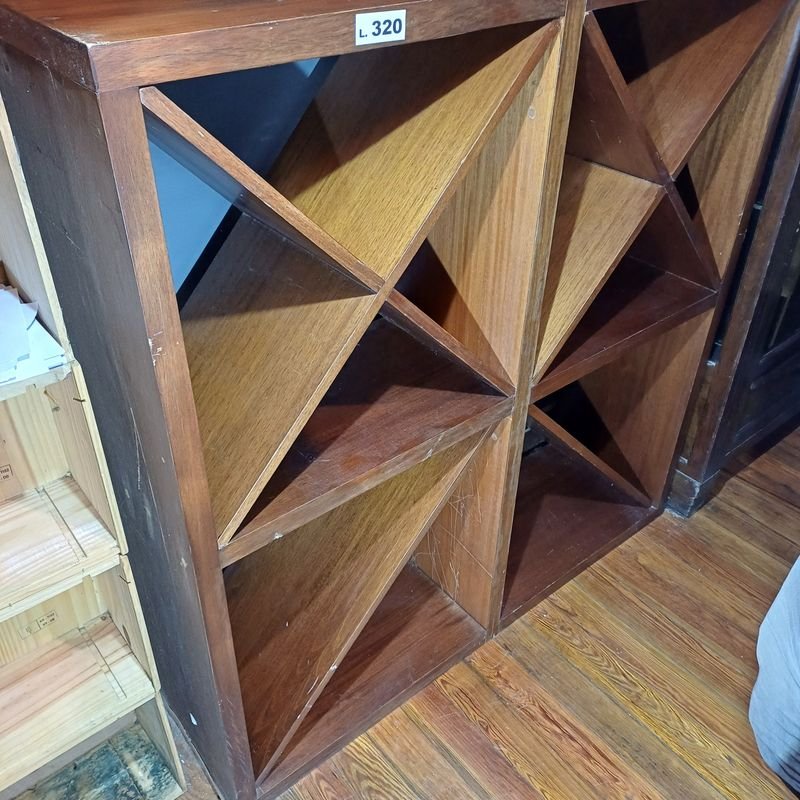 Estanteria en forma de X, medidas: 1,26m x 35cm x 1,30m - imagen 5