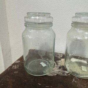 Lote siguiente: Set de 2 Frascos de Vidrio Transparentes con Tapa