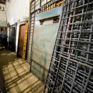 Lote siguiente: Tres Hojas de Portones Corredizos de Chapa Verde