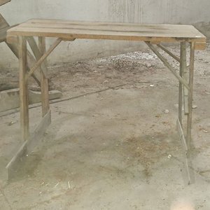 Lote siguiente: Mesa de Trabajo Plegable de Madera Rústica