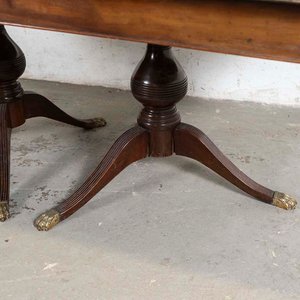 Mesa de Comedor Inglesa de Madera con Patas Trípodes y Regatones de Bronce - imagen 2