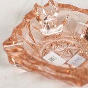 Cenicero de Vidrio Rosa Tallado - imagen 2