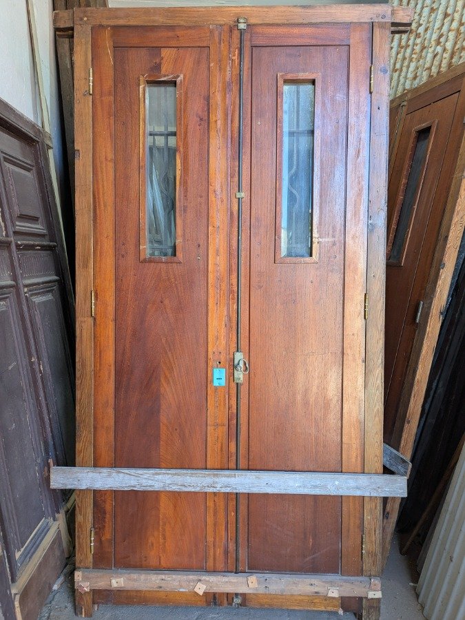 Puerta doble exterior en cedro con marco de pinotea - imagen 9