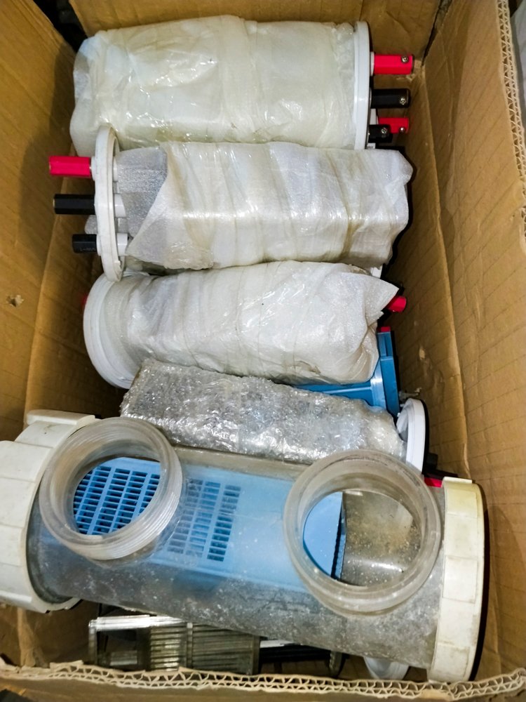 Lote de 4 Lámparas PAR 56 12V 120W y 3 Lámparas PAR 56 12V 300W, con 20 Celdas de Titanio para Clorar Piscina