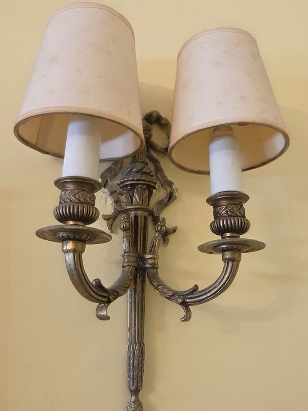Pare de apliques franceses en bronce con pantallas - imagen 3