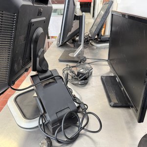 Seis Monitores de Computadora (Dos con Averías) - imagen 3