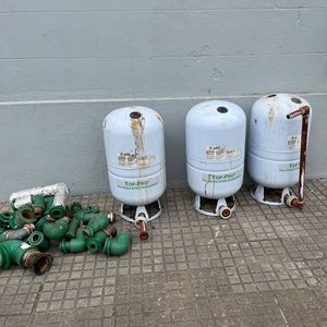 Lote siguiente: 3 Tanques Hidroneumáticos Elbi Top-Pro con Acoples