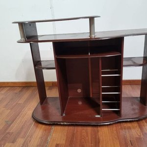 L 996 - Moderno escritorio para computadora en tono caoba, con diseño práctico para organizar su espacio (Medidas 114x45x89cm) - imagen 2