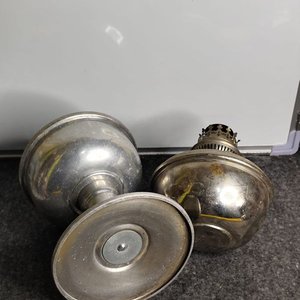 Dos Bases de Farol a Querosene Antiguas para Decoración - imagen 4
