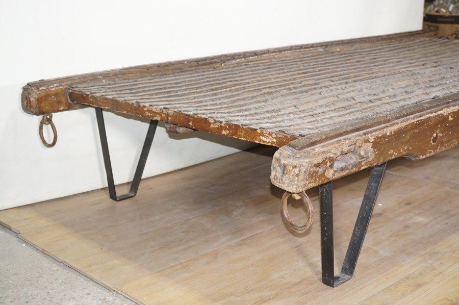 Mesa de madera con estructura metálica y vidrio - imagen 10