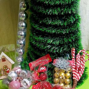 Lote anterior: Adornos Navideños y Árbol para Colgar