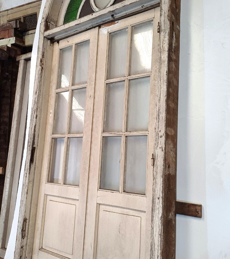 Puerta de madera con ventanas y marco - imagen 8