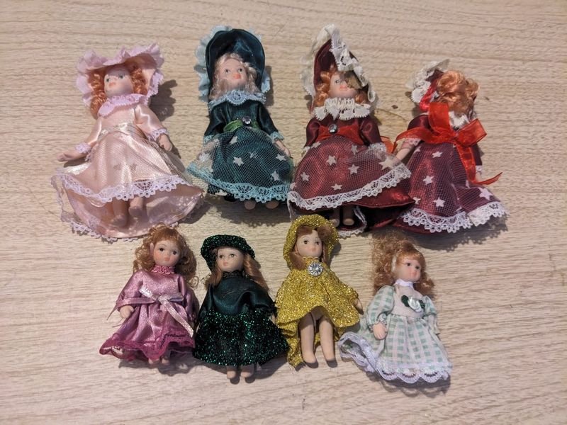 Lote anterior: Colección de muñecas en loza