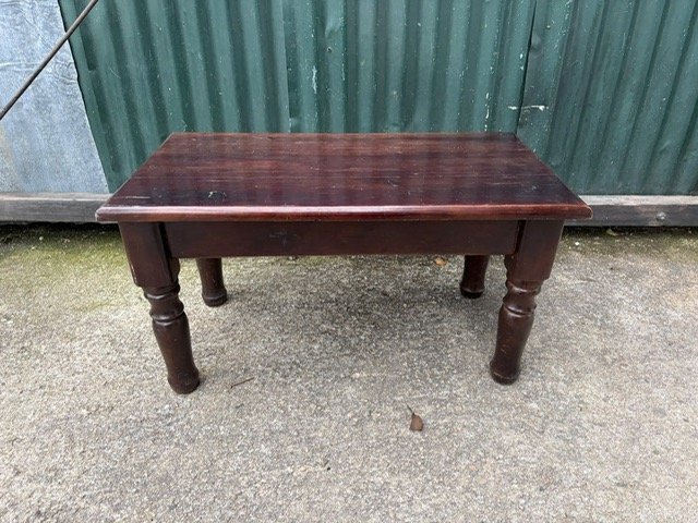 Mesa Ratona Rectangular de Madera Oscura