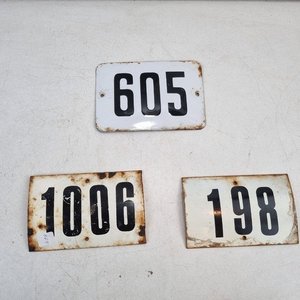 L 355 - 3 Piezas - Lote de 3 antiguas chapas esmaltadas con números, ideales para colección o decoración de estilo industrial (Con detalles propios del paso del tiempo) - imagen 3