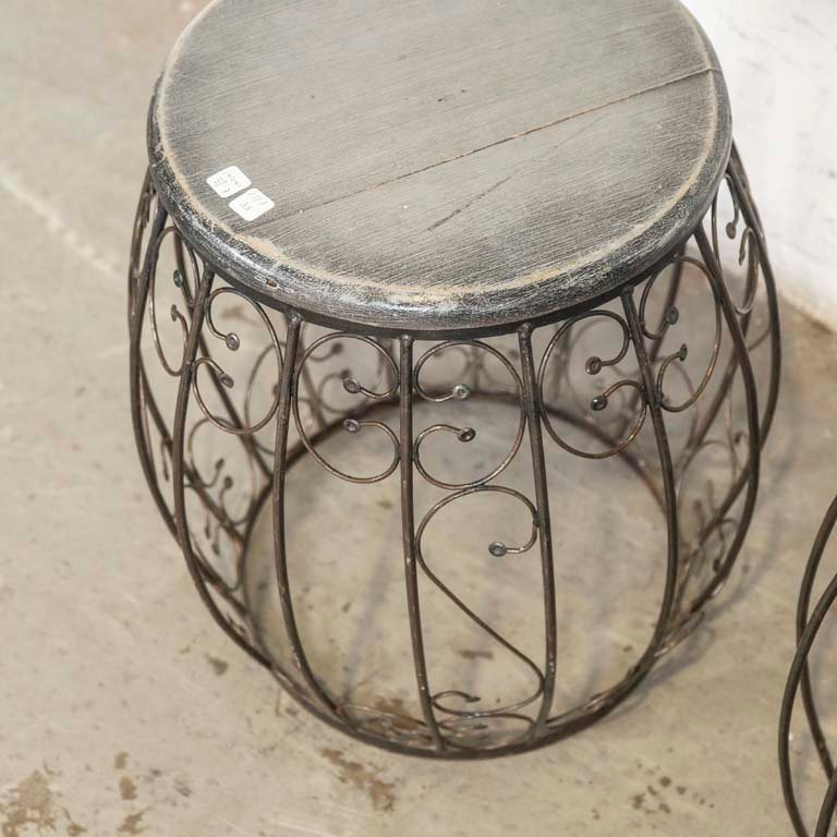 Taburetes rústicos con forma de barril - imagen 3