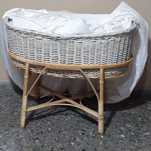 Moisés de Mimbre Blanco con Ropa de Cama Completa y Soporte - imagen 3