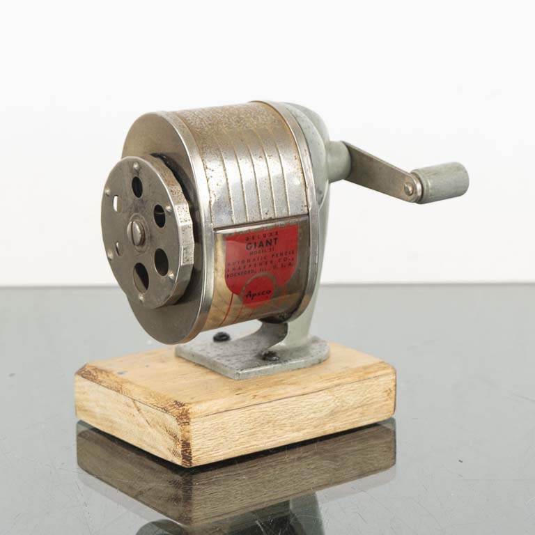 Lote anterior: Sacapunta americano Apsco - Medidas: 11x9x14cm