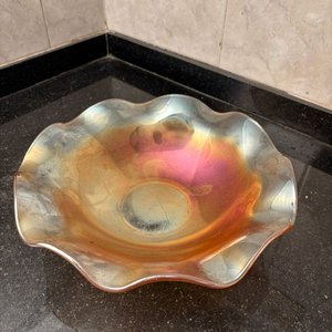 Centro de Mesa de Vidrio Iridescente y Jarrón de Porcelana con Diseño Floral - imagen 2