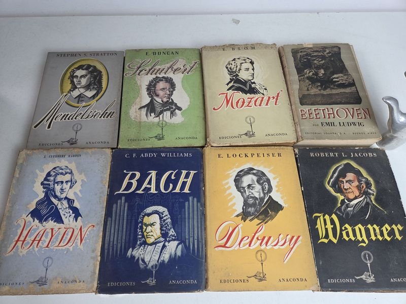 Colección de libros antiguos sobre música clásica - imagen 3