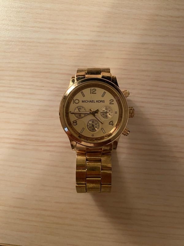 Reloj de oro Michael Kors con esfera grande
