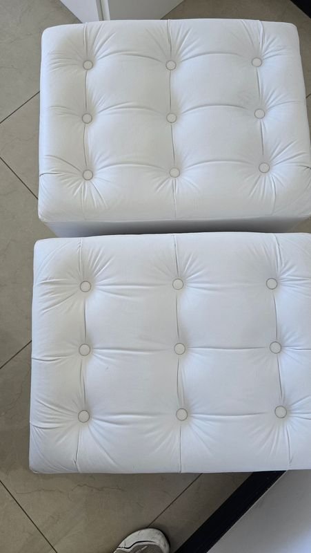 Banquetas capitoneadas de cuero blanco - imagen 4