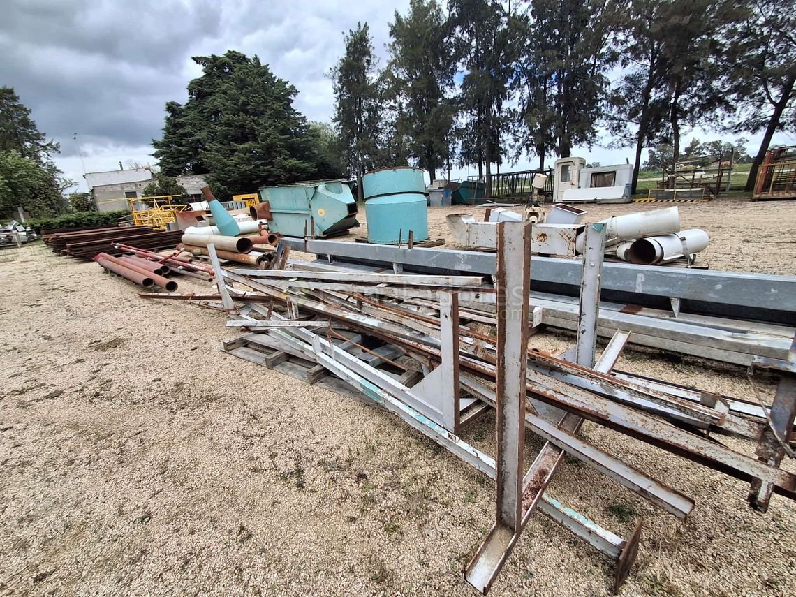 Lote de Perfiles Metálicos y Tubos para Construcción