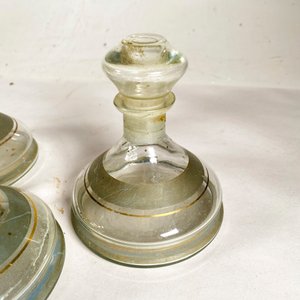 Set de Tres Frascos Perfumeros Vintage con Detalles Dorados - imagen 3