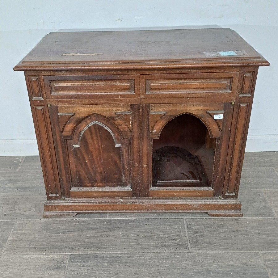 Lote anterior: Mueble auxiliar estilo gótico en cedro