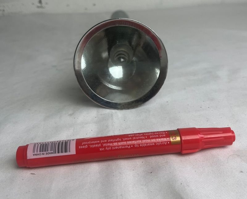 Linterna de metal con placa roja - imagen 6