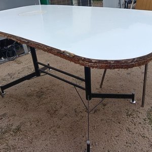 Mesa Blanca Rectangular con Patas Metálicas - imagen 2