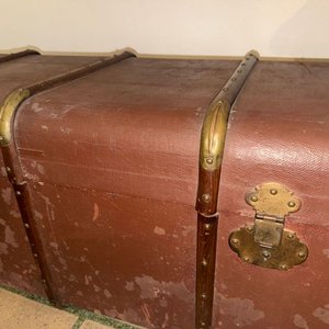 Gran Baúl de Viaje Antiguo Marrón con Herrajes Metálicos - imagen 4