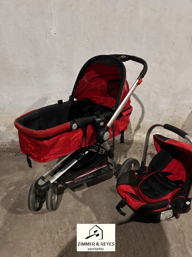 Cochecito de bebé y butaca para auto, color rojo