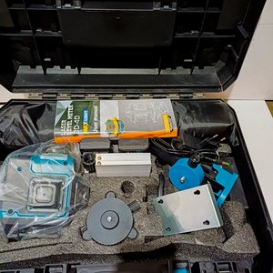 Nivel Láser 360° MAX LIGHT 4D con Valija y Accesorios - imagen 3