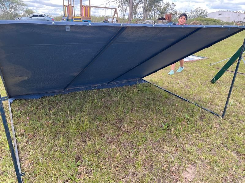 Estructura de Hierro con Lona Azul para Exterior