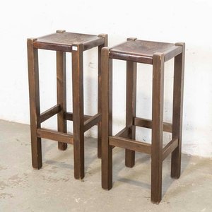 Lote siguiente: Par de Taburetes Altos de Madera con Asientos de Cuero